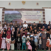 Santunan Hasil Kolaborasi Gapoktan dan Yayasan Hikayat